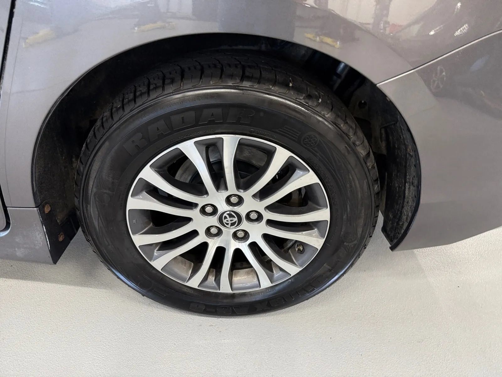 Used 2019 Toyota Sienna XLE FWD image 36