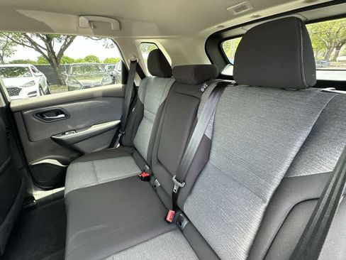 Used 2023 Nissan Rogue SV FWD image 12