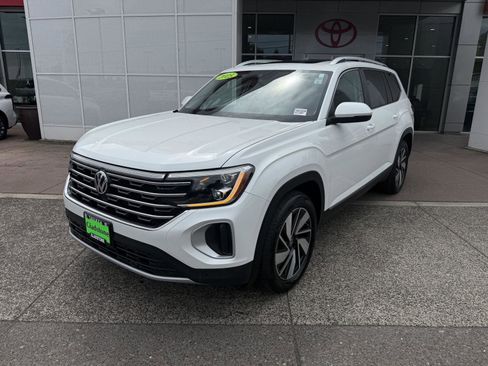 Used 2025 Volkswagen Atlas SEL AWD/4WD image 2