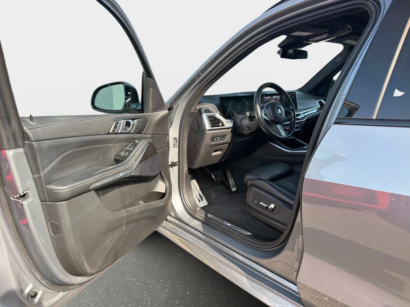 Used 2024 BMW X5 sDrive40i w/ M Sport Package RWD image 18