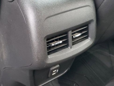 Used 2023 Chevrolet Equinox LT image 33