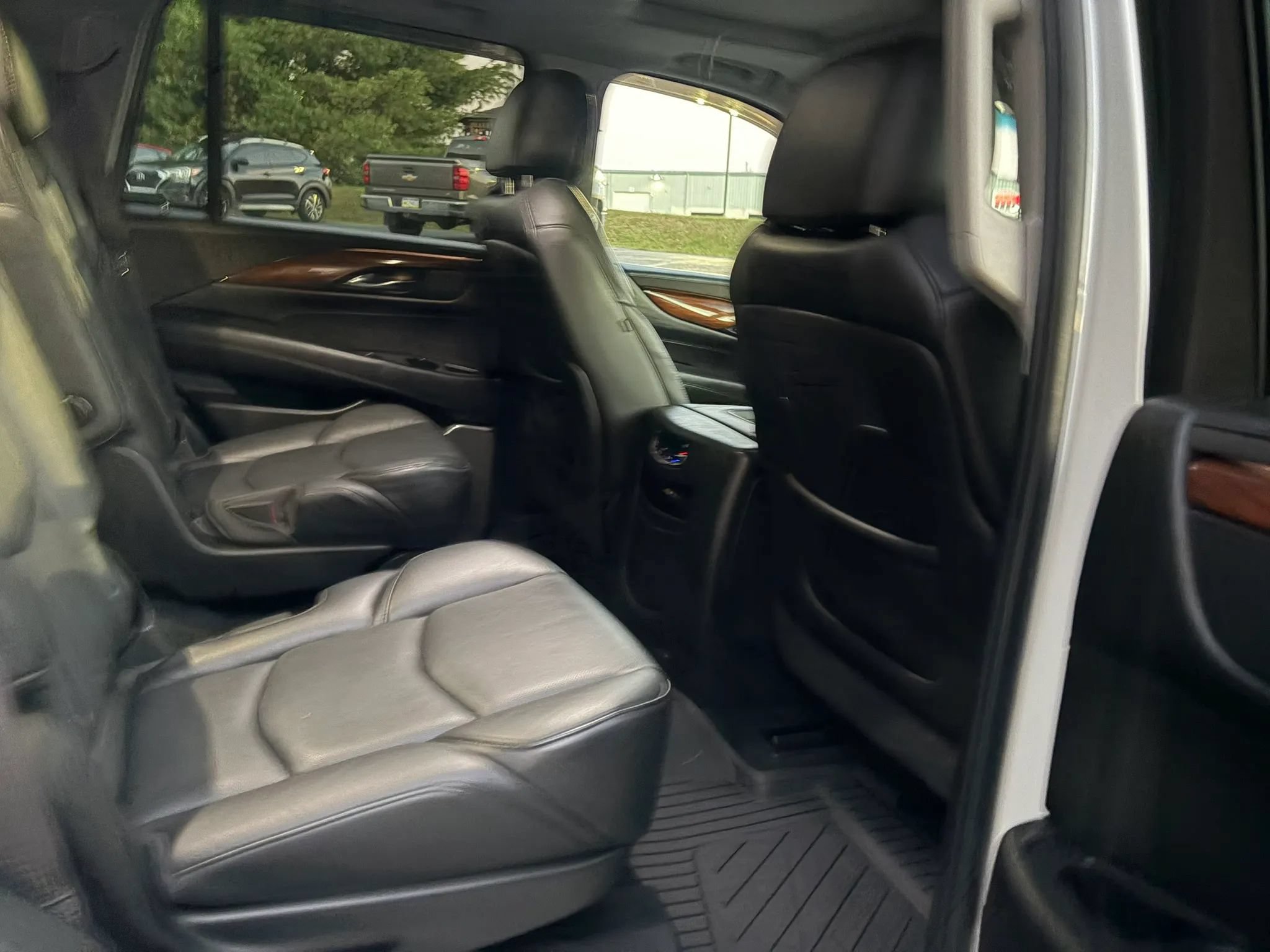 Used 2016 Cadillac Escalade Luxury AWD/4WD image 47