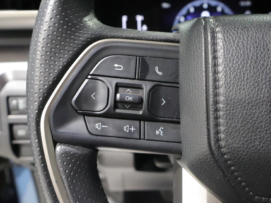Used 2025 Toyota 4Runner SR5 AWD/4WD image 32