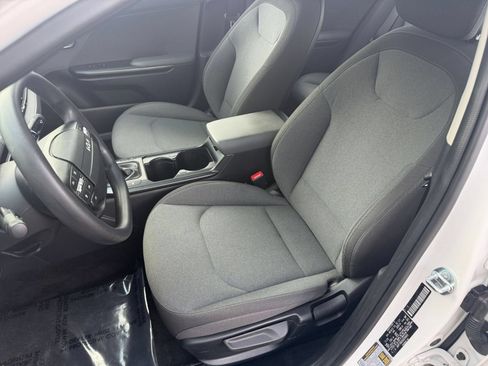Used 2025 Kia K4 FWD image 35