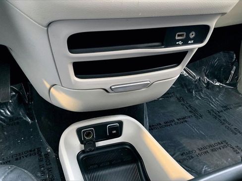 Used 2019 Chrysler Pacifica Touring-L image 17