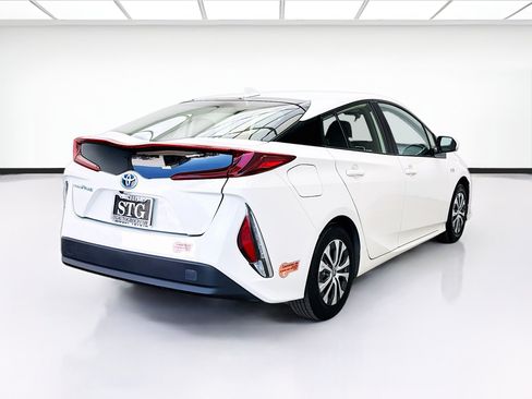 Used 2020 Toyota Prius Prime LE w/ Carpet Mat Package FWD image 4