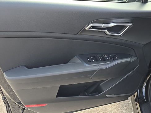 New 2026 Kia Sportage LX FWD image 17