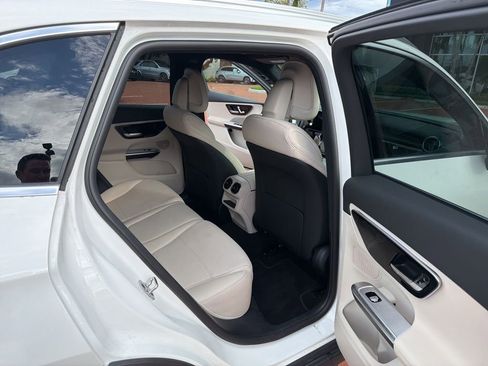 Certified 2025 Mercedes-Benz GLC 300 image 5