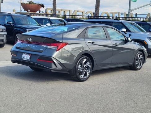 Certified 2025 Hyundai Elantra SEL FWD image 4