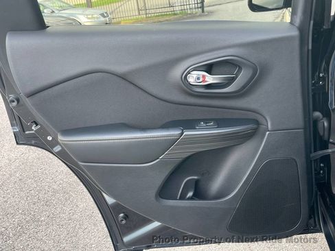 Used 2014 Jeep Cherokee Latitude FWD image 24