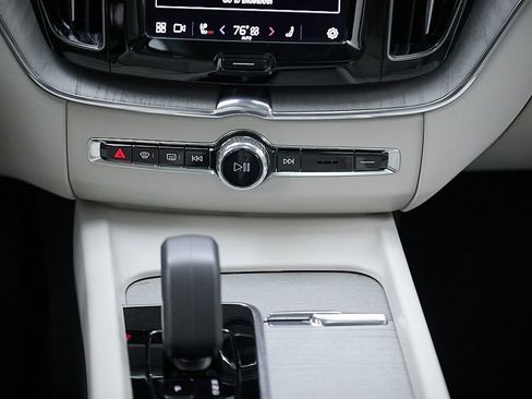 Certified 2023 Volvo XC60 B5 Plus w/ Climate Package image 28