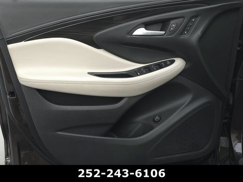 Used 2020 Buick Envision Essence FWD image 26