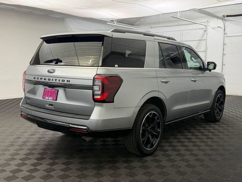 Used 2024 Ford Expedition Limited image 9
