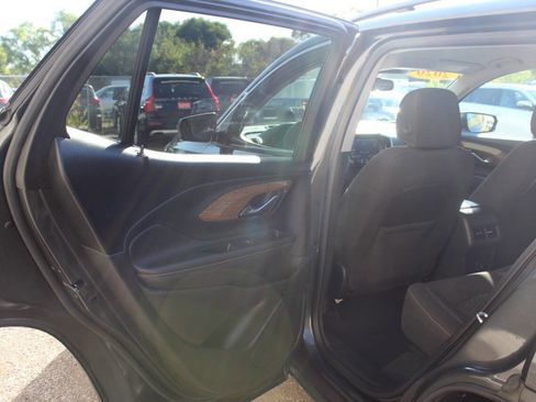 Used 2020 GMC Terrain SLE w/ Driver Convenience Package image 13