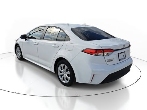 Used 2025 Toyota Corolla LE image 4