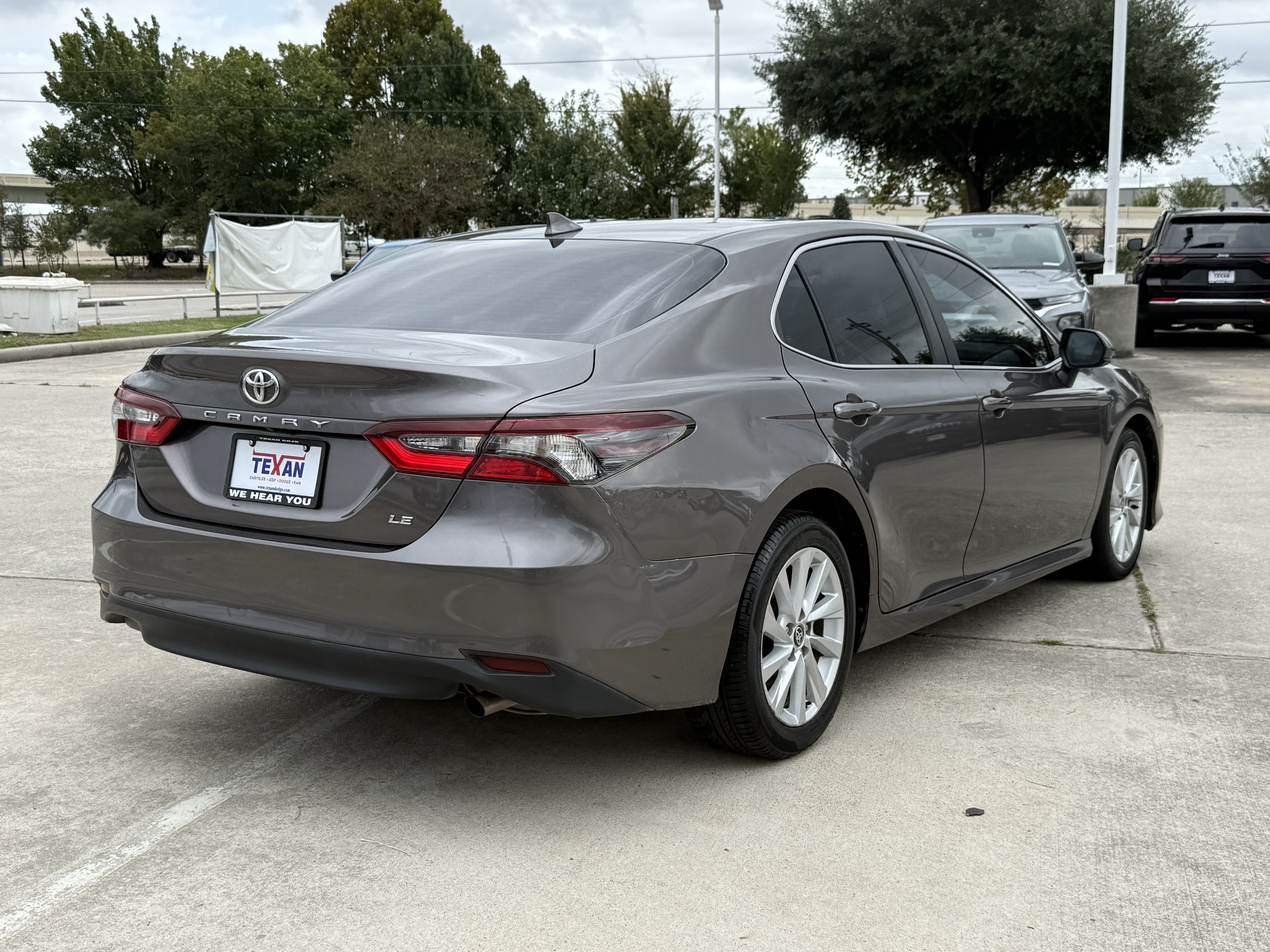 Used 2022 Toyota Camry LE FWD image 5