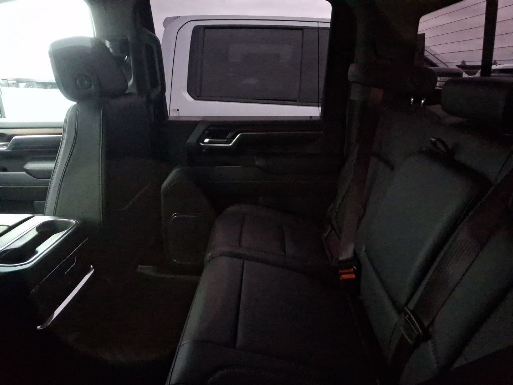 Used 2024 GMC Sierra 3500 Denali w/ Technology Package AWD/4WD image 11