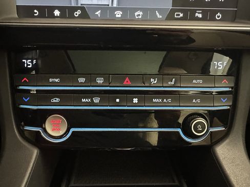 Used 2020 Jaguar F-PACE Premium image 39