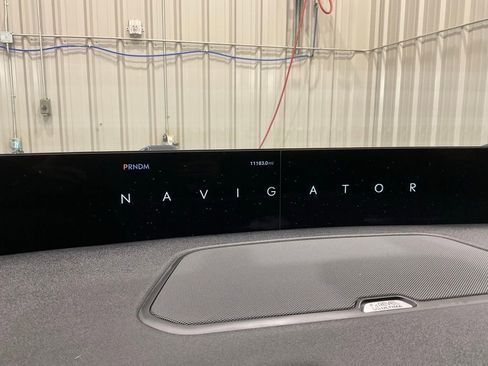 Used 2025 Lincoln Navigator L Reserve image 17