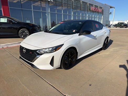 Used 2025 Nissan Sentra SR image 1