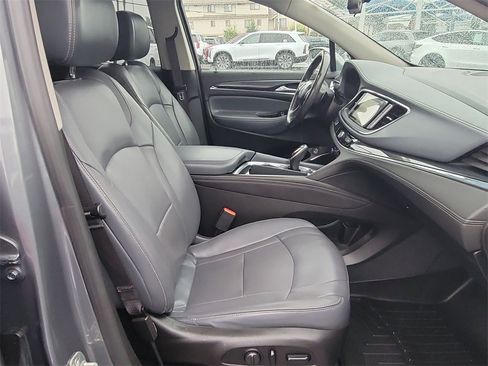 Used 2018 Buick Enclave Essence image 28