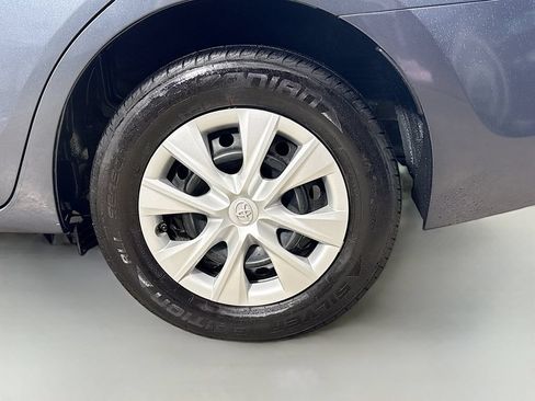 Used 2015 Toyota Corolla LE FWD image 9