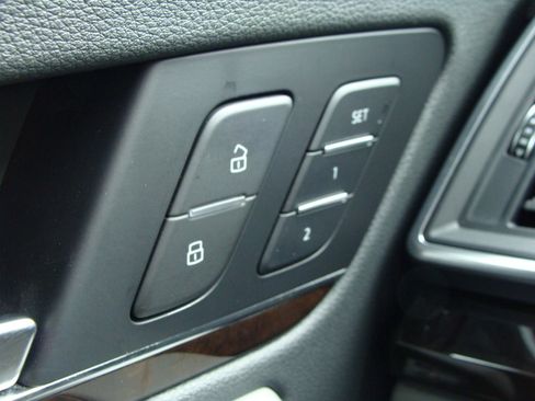 Used 2019 Audi Q5 2.0T Premium w/ Convenience Package image 31