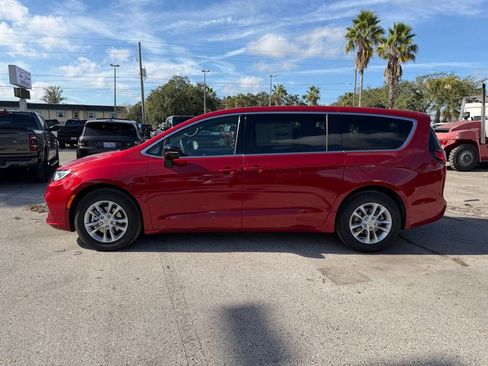 New 2026 Chrysler Pacifica Select FWD image 3