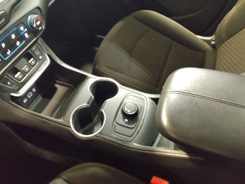 Used 2018 GMC Terrain SLE FWD image 26