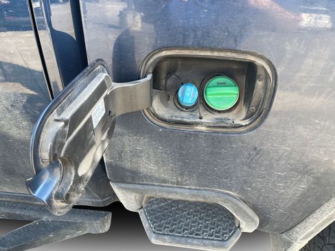 Used 2023 Chevrolet Silverado 2500 LT w/ Texas Edition image 28