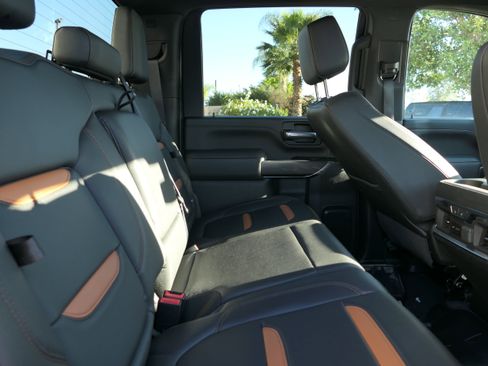 Used 2023 GMC Sierra 2500 AT4 image 25