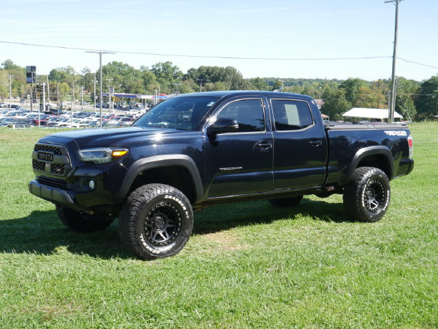 Used 2020 Toyota Tacoma TRD Off-Road w/ TRD Premium Off Road Package AWD/4WD image 10