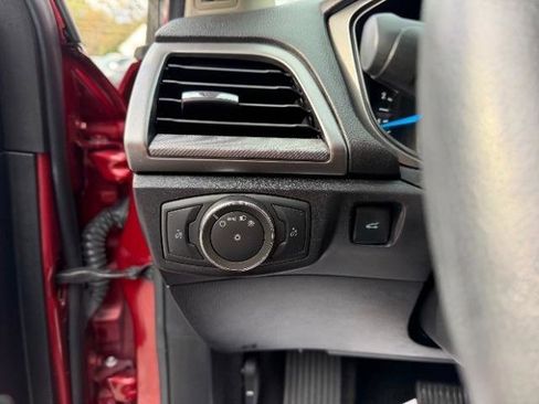 Used 2017 Ford Fusion SE image 24