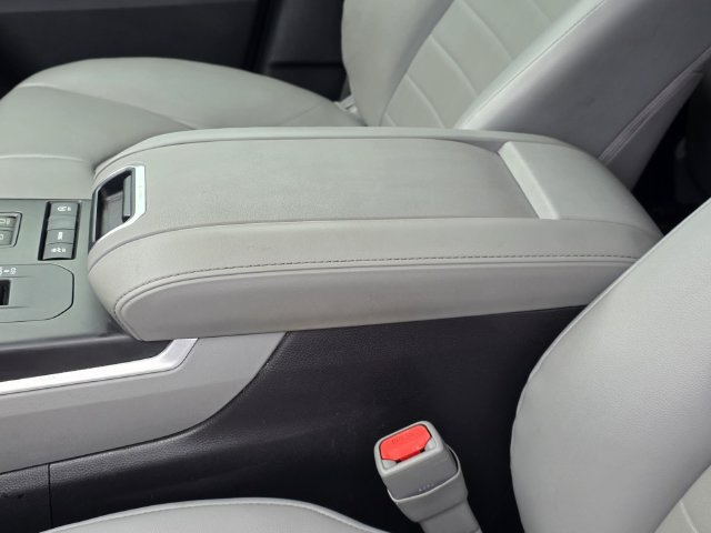 Used 2021 Toyota Highlander XLE FWD image 9
