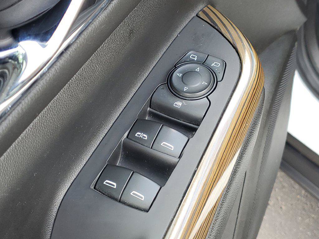 Used 2020 GMC Acadia SLE w/ Driver Convenience Package FWD image 24