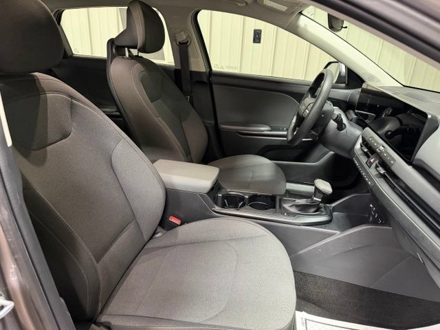 Used 2025 Kia K4 FWD image 25