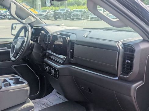 Used 2022 Chevrolet Silverado 1500 LT AWD/4WD image 35