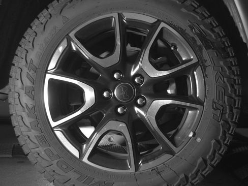 Used 2025 Jeep Compass Trailhawk AWD/4WD image 12