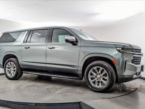Used 2023 Chevrolet Suburban Premier image 11
