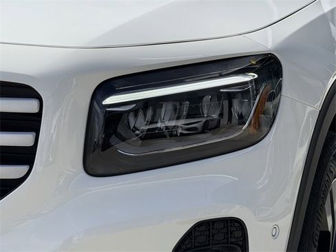 Used 2025 Mercedes-Benz GLB 250 4MATIC image 39