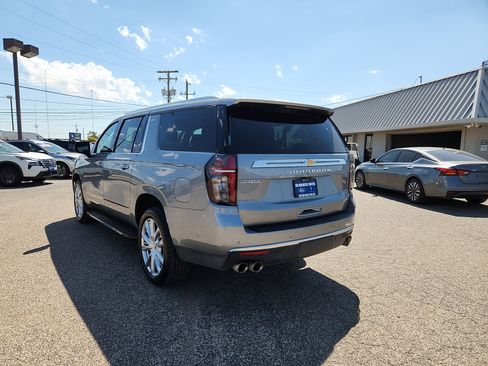 Used 2024 Chevrolet Suburban High Country w/ Advanced Technology Package image 5