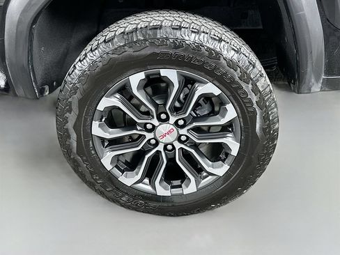 Used 2025 GMC Canyon Denali AWD/4WD image 32