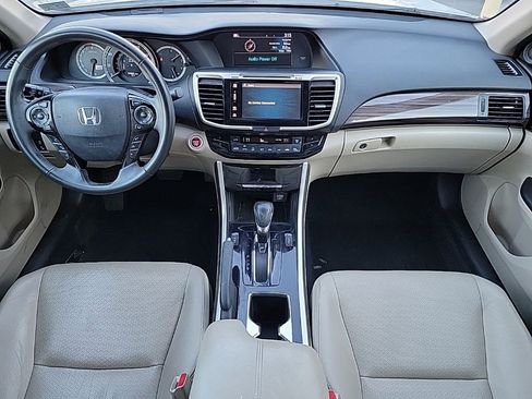 Used 2017 Honda Accord Touring image 14