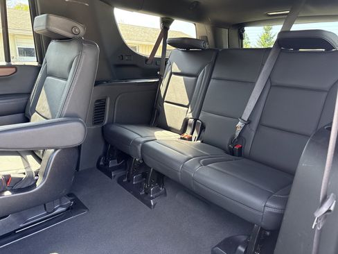 Used 2025 GMC Yukon XL Denali AWD/4WD image 15