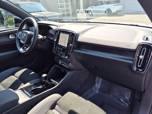 Used 2023 Volvo XC40 Recharge Ultimate AWD/4WD image 30