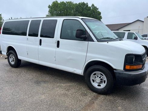 Used 2011 Chevrolet Express 3500 LS RWD image 2