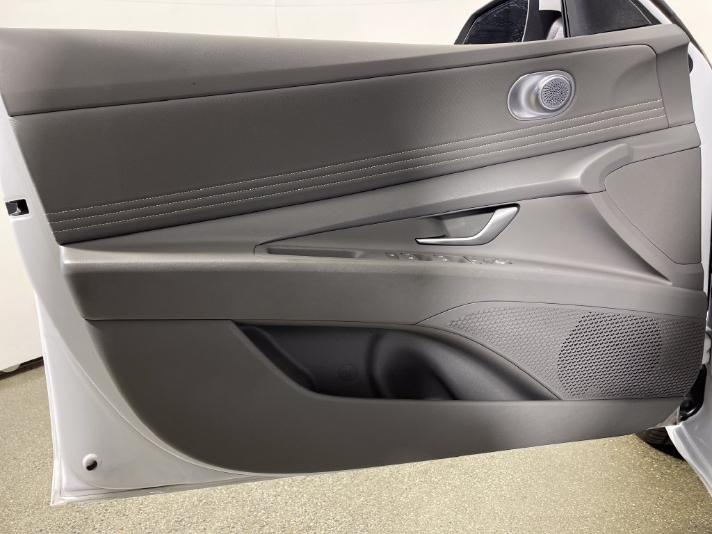 Certified 2025 Hyundai Elantra SEL FWD image 20