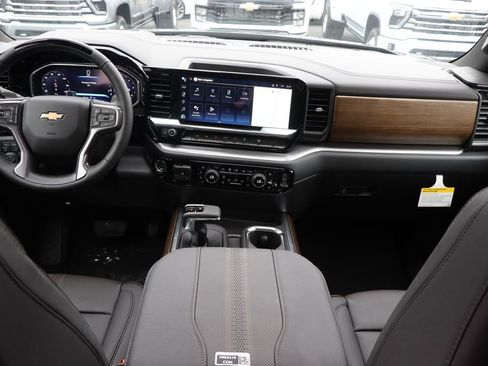 New 2026 Chevrolet Silverado 1500 High Country w/ High Country Premium Package AWD/4WD image 22