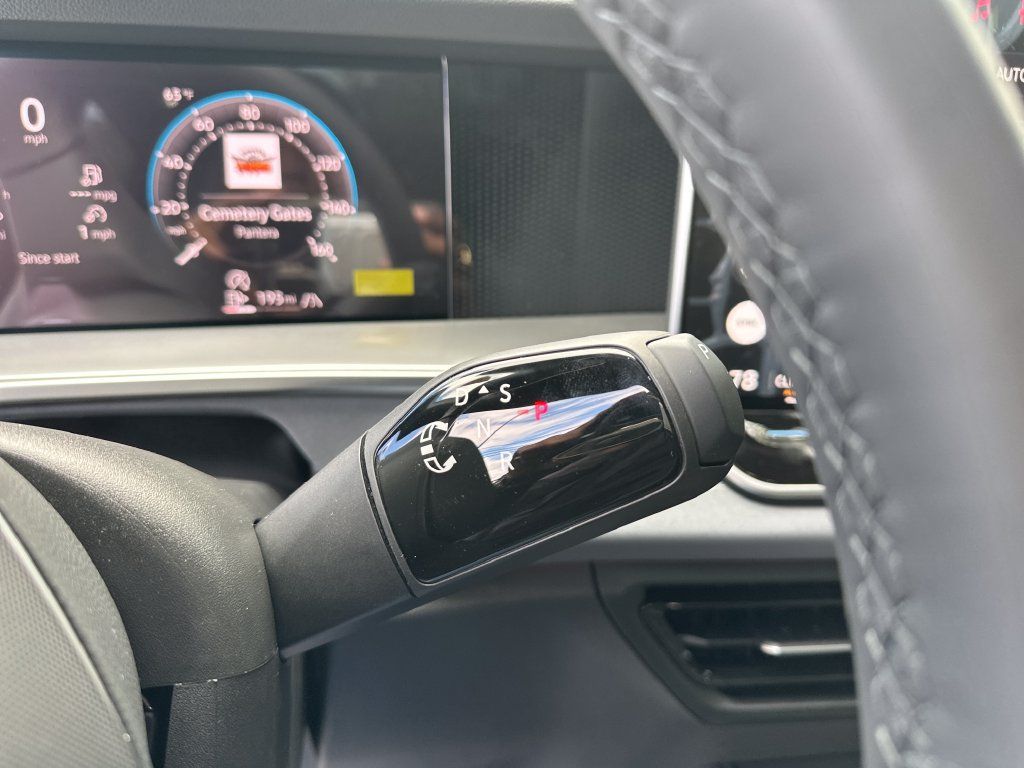 New 2026 Volkswagen Tiguan SE R-Line AWD/4WD image 17