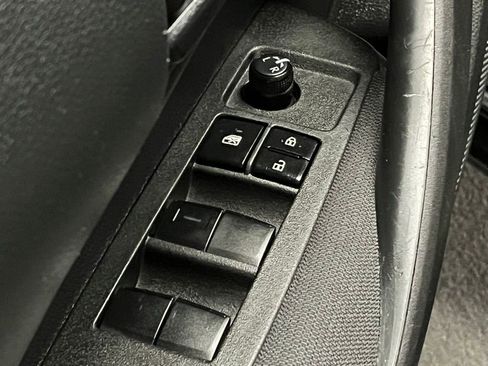 Used 2022 Toyota Corolla LE image 12